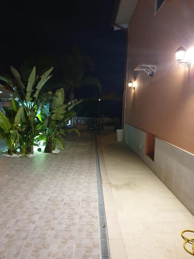 Bed And Breakfast Villa Fatima Trani Exterior photo